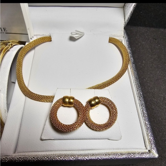 Gruen Ladies Quartz Watch GR7991 Working Set With Bracelet Necklace And Earrings - Picture 2 of 12